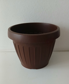 Müanyag kaspó, hordó alakú sötétbarna 17,5 cm
